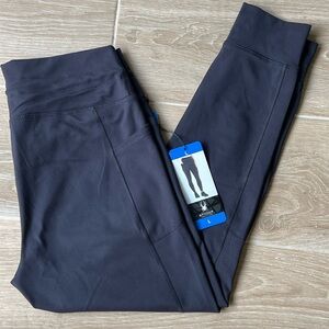 Spyder Active Joggers, NWT, 2 side pockets, wicks away sweat, size Large